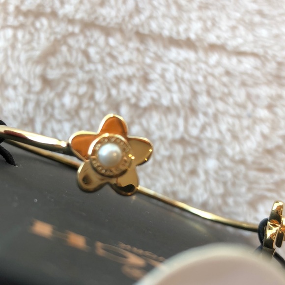 Coach goldtone pearl cuff bracelet (NWT)LAST ONE ! - Picture 4 of 8